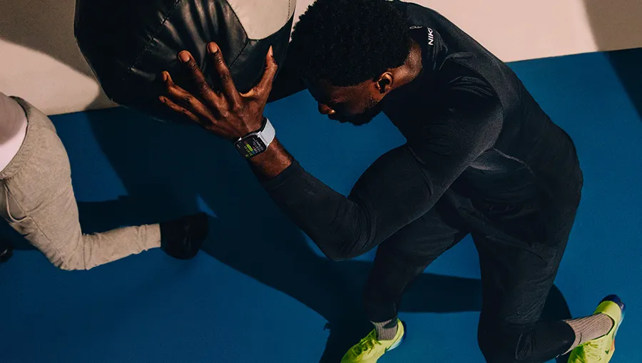 Тренировки, плавание и датчик глубины воды на Apple Watch Series 10