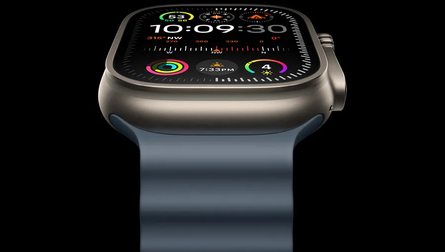 Яркий LTPO OLED дисплей на умных часах Apple Watch Ultra 3