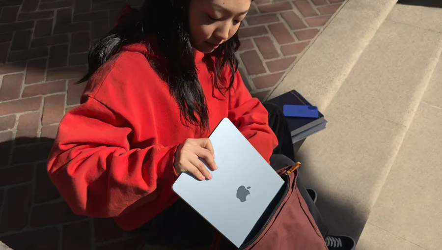 Стильный минималистичный дизайн Apple MacBook Air M4