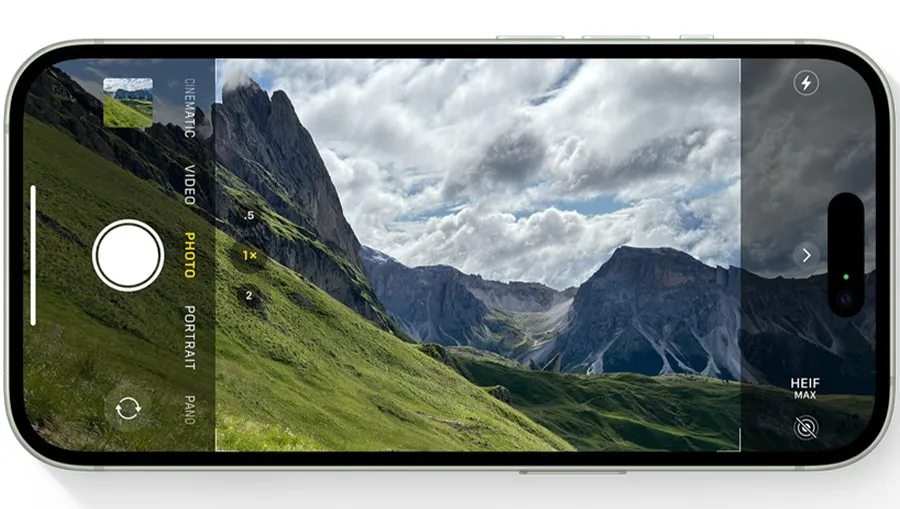 Двухкратный оптический зум 2x на камере смартфона Айфон 15