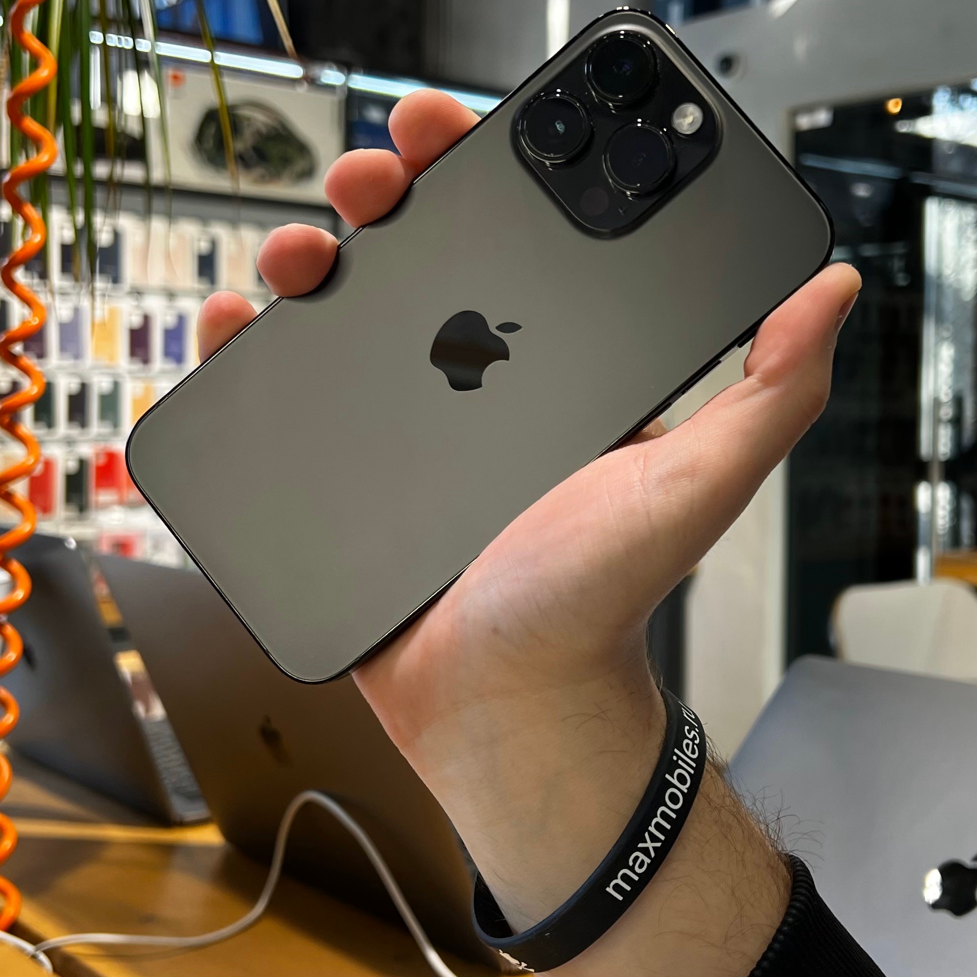 Купить iPhone 14 Pro 1Tb Space Black Идеальное БУ по цене от 87 990₽ в  Севастополе в интернет магазине Maxmobiles