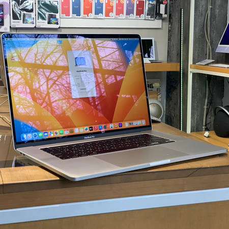 MacBook Pro 15" 2018 Silver i7 16Gb 512Gb Radeon Pro 560X Идеальное БУ, изображение 2